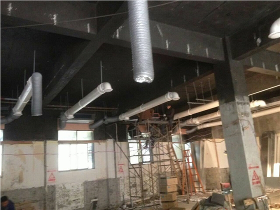 網(wǎng)吧新排風(fēng)系統(tǒng)施工布管